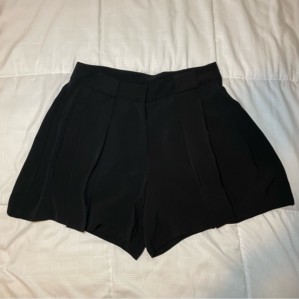 Black Jennifer Lopez Pleated Shorts - Size 6